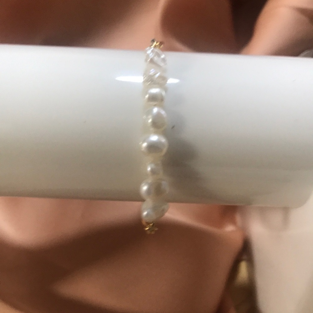 Paper chain and pearl bracelet 6 inches with2 inch extender. 14k gold plated